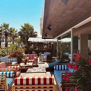 Clipper Hotel